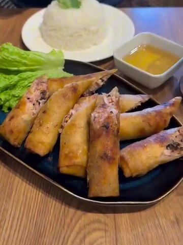 Fried spring rolls with lettuce, rice and dipping sauce